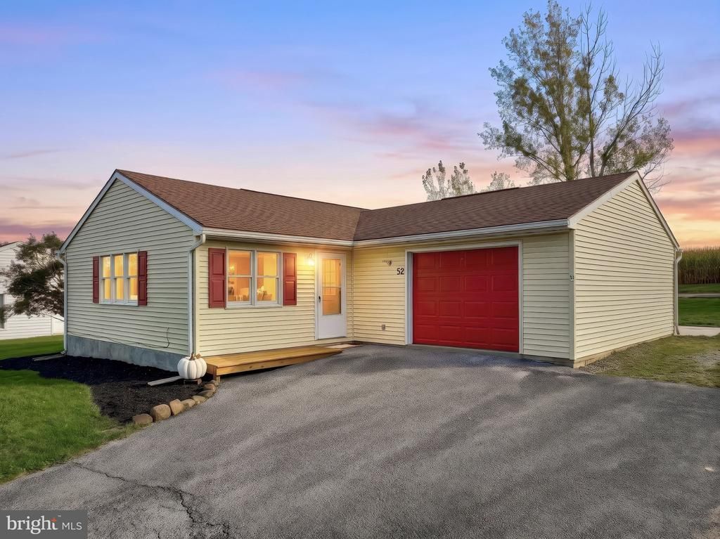 52 SEDGWICK DRIVE, EAST BERLIN, PA 17316