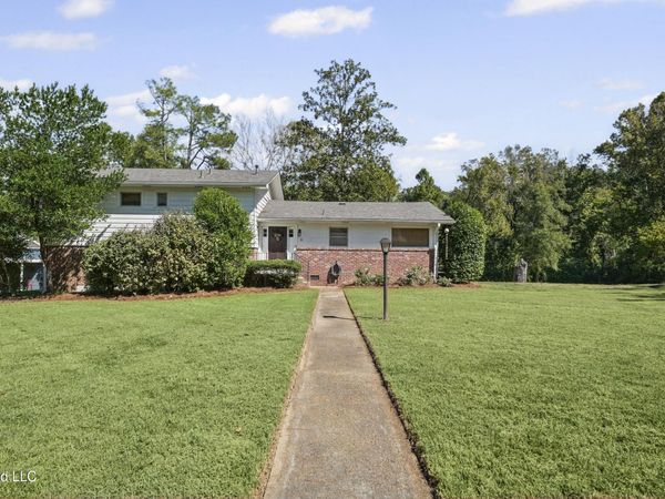 8 Woodlawn Drive, Yazoo City, MS 39194