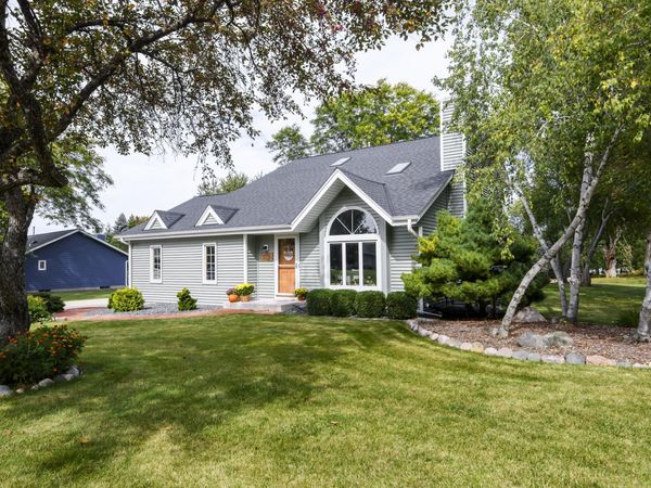W235N7102 Prairie Ln, Sussex, WI 53089