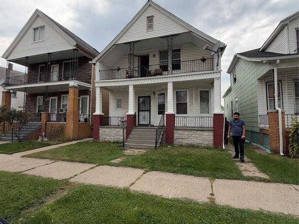 2381 Holmes Street , Hamtramck, Mi 48212