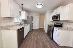 148 Whitwood Circle  photo 4