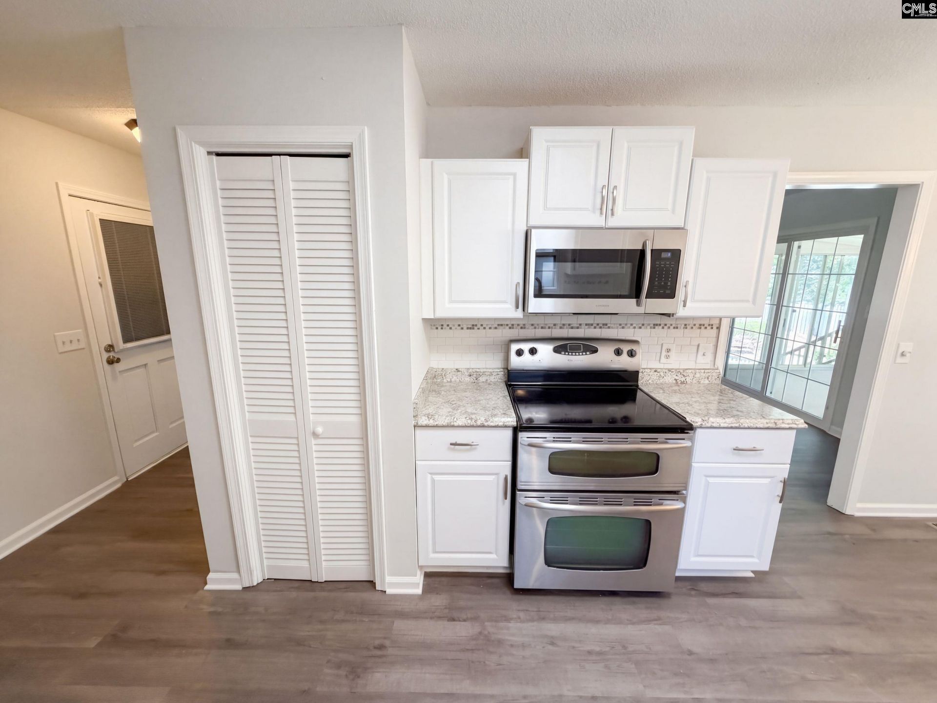 148 Whitwood Circle  Photo 8