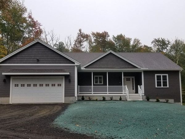14 Kettle Hill Rd, Uxbridge, MA 01569