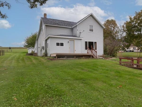826 E 3rd Avenue, Durand, WI 54736