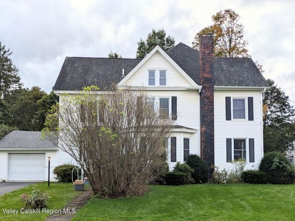 17 W End Avenue, Stamford, NY 12167