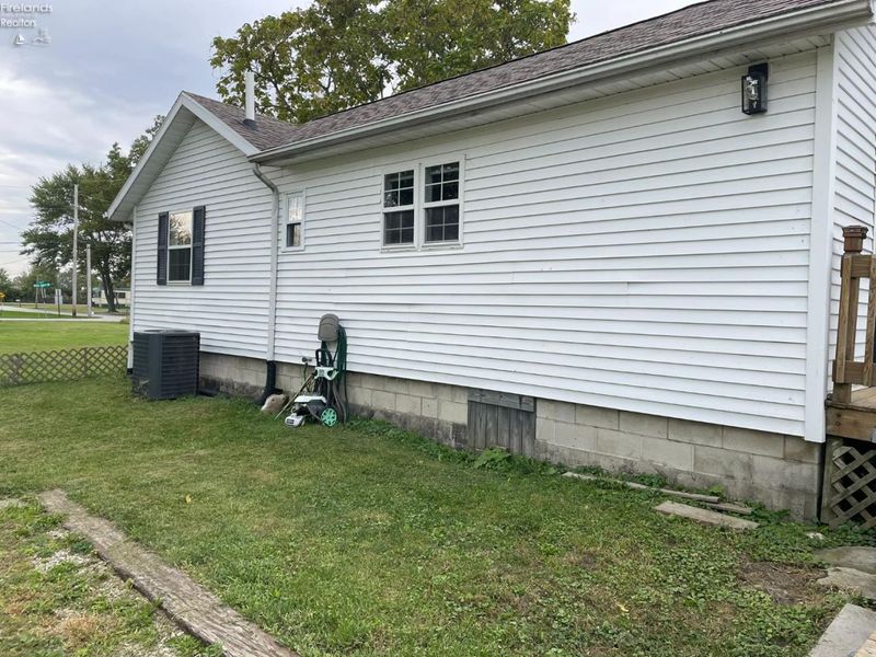 1871 N Locust Street, Port Clinton, OH 43452 Photo 2