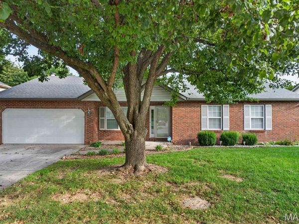 801 Green Haven Drive, Swansea, IL 62226