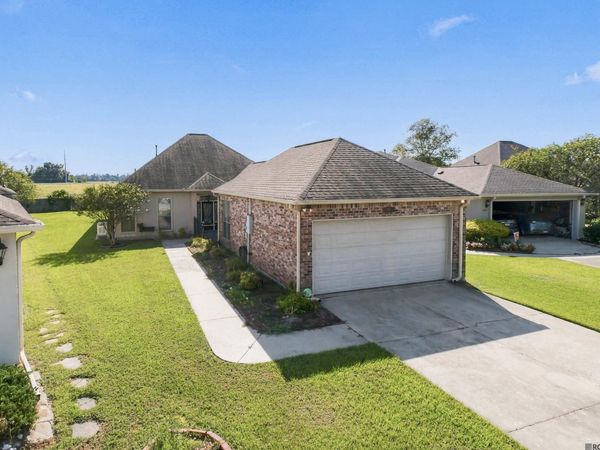 5336 Courtyard Dr, Gonzales, LA 70737