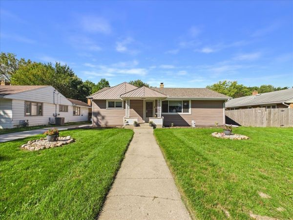 220 FAIRVIEW Boulevard , Rockford, IL 61107