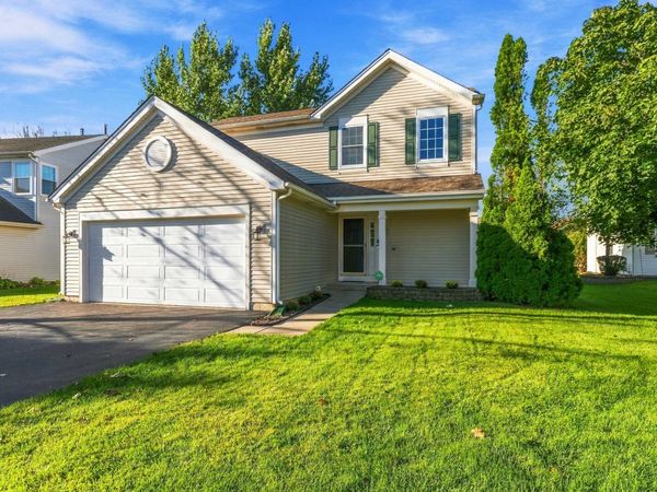 5 Flowerfield Court , Lake In The Hills, IL 60156