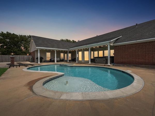 107 N Westlake Drive, Leonard, TX 75452