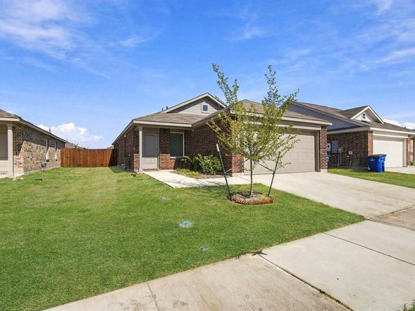 2052 Shady Oaks Drive, Ennis, TX 75119