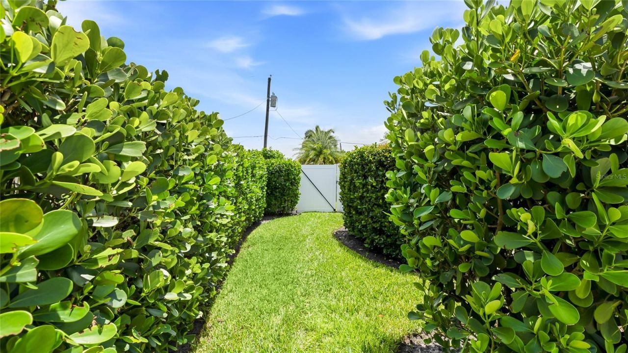 7780 Holiday Drive N, Sarasota, FL 34231 Photo