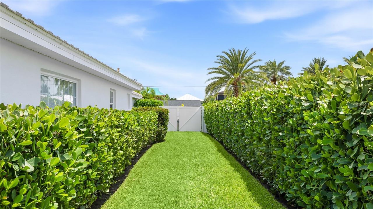 7780 Holiday Drive N, Sarasota, FL 34231 Photo