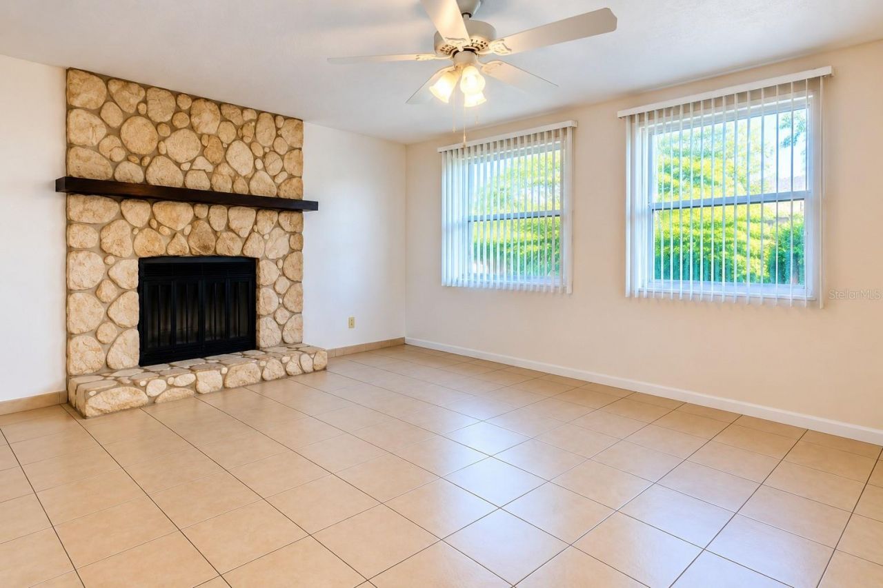 824 E 9th Avenue, New Smyrna Beach, FL 32169 Photo