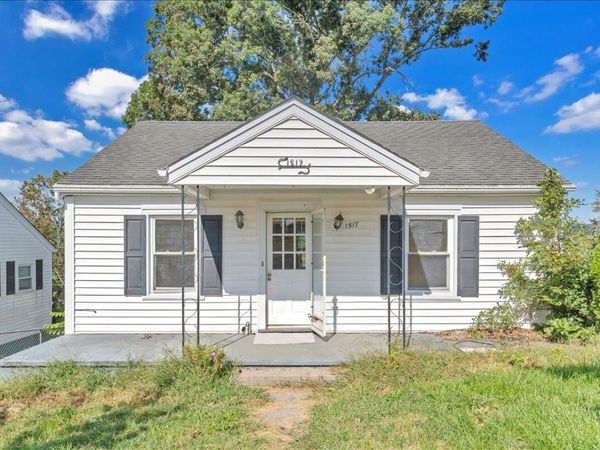 1517 5th ST , Radford, VA 24141
