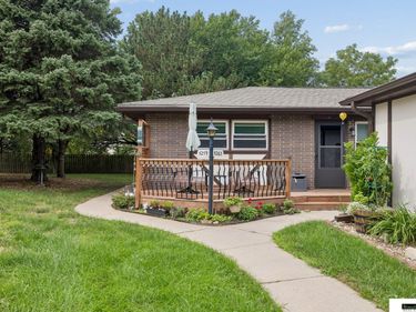 5259 Goldenrod Circle, Lincoln, NE 68512