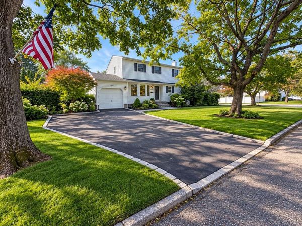 1400 Wave Avenue , Medford, NY 11763