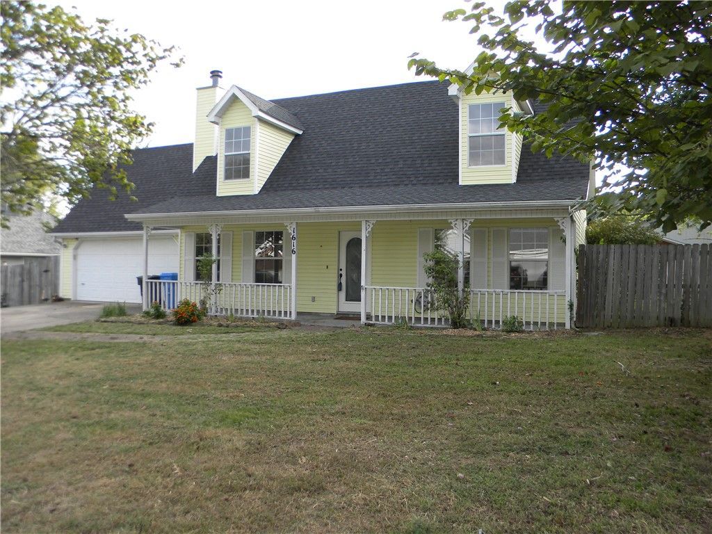 1616 S Tallgrass Drive Fayetteville, AR 72701