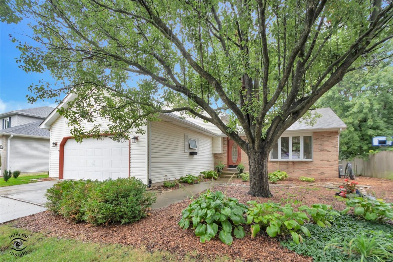 24951 S Blackthorne Road, Manhattan, IL 60442 Main Photo
