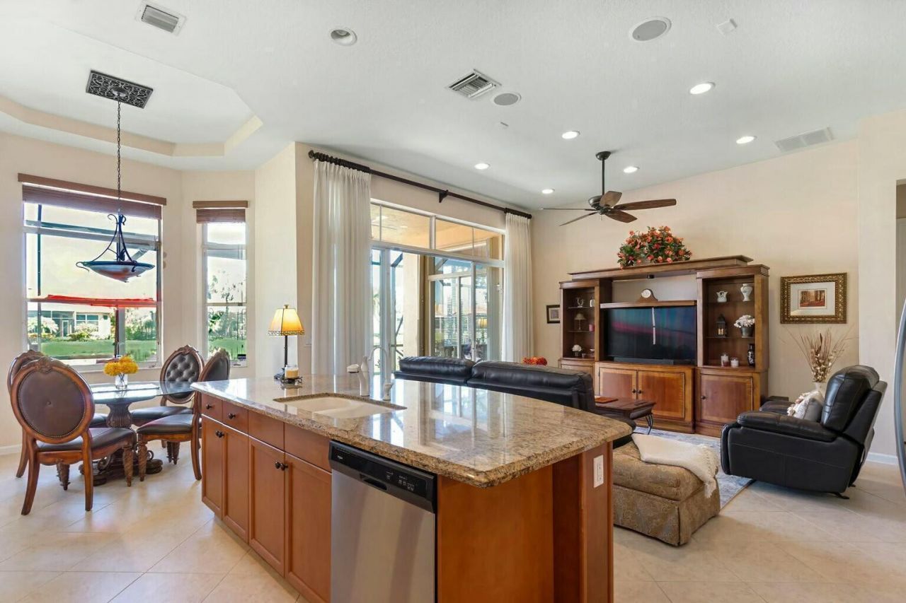 8709 Via Grande E, Wellington, FL 33411 Photo