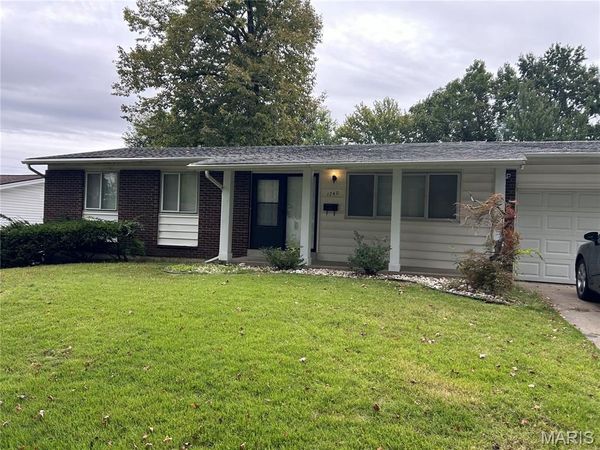 1740 KOCH Drive, Florissant, MO 63033