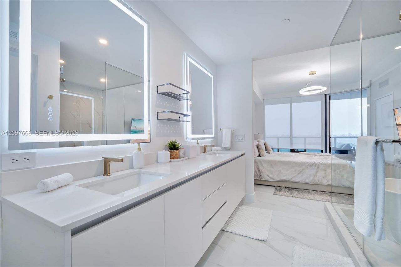 700 NE 24th St , Unit 1206, Miami, FL 33137 Photo