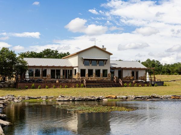 163 Northridge Dr, Mountain Home, TX 78058