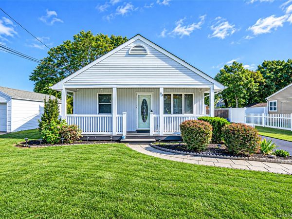 99 Cherubina Lane , North Babylon, NY 11703