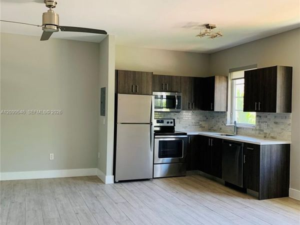 1100 10th St , Unit 17, Miami Beach, FL 33139