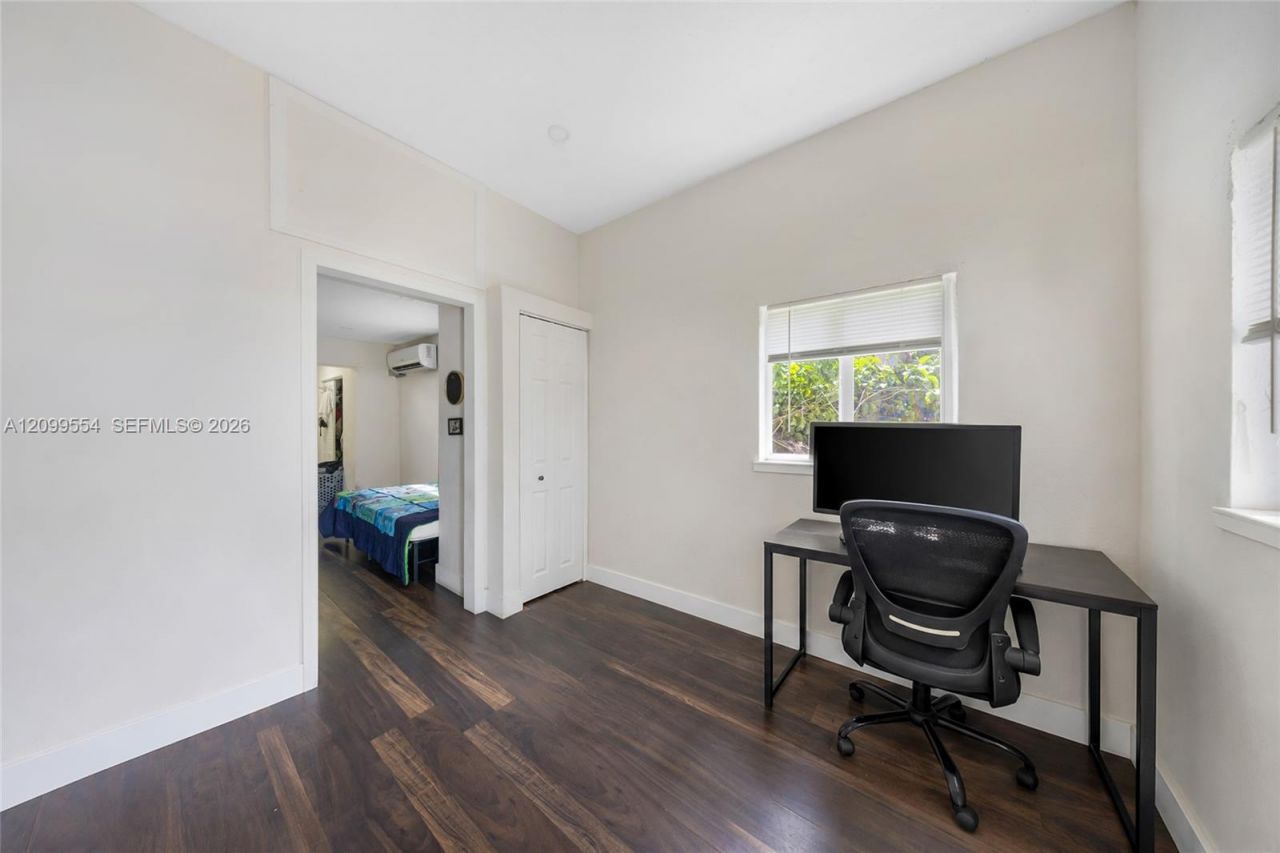2420 NW 34th St , Miami, FL 33142 Photo