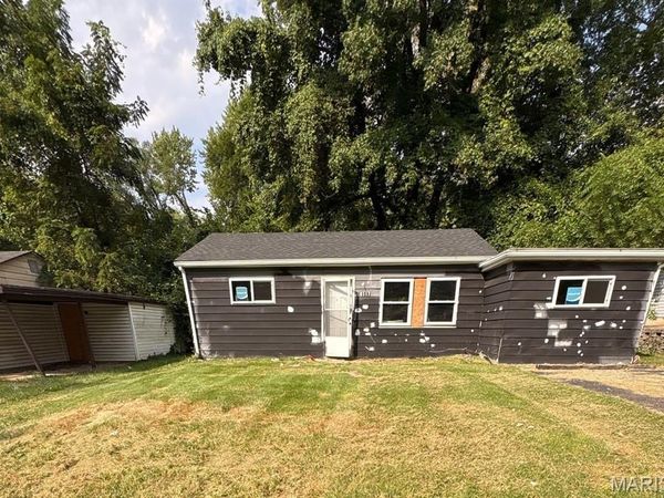 10117 Earl Drive , St Louis, MO 63136