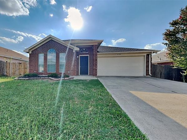 6102 Brookfall Drive, Arlington, TX 76018