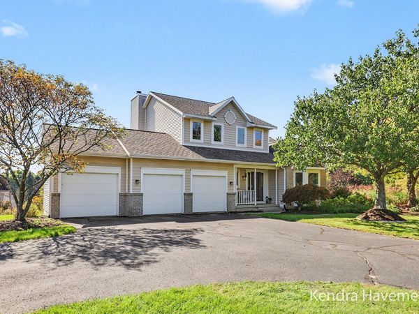 2480 Rolling Meadow Drive NE, Belmont, MI 49306