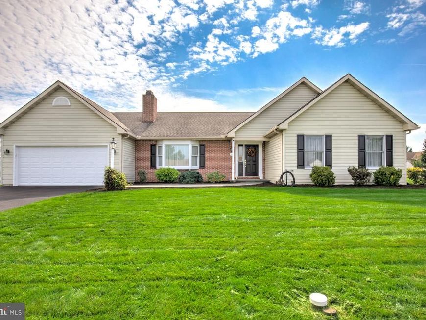 234 Hawthorn Street, New Holland, PA 17557 Main Photo