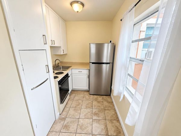 2735 NE 9TH Avenue, Unit-B, Wilton Manors, FL 33334