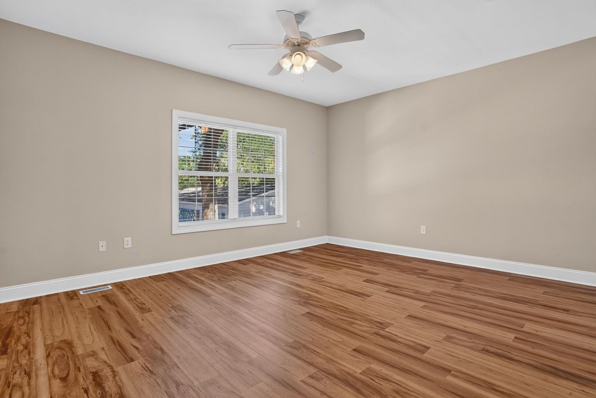 1005 Kelly Ct. Photo 12