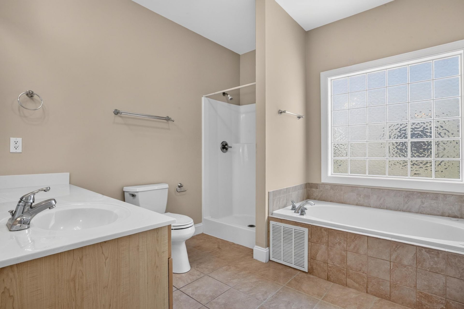 1005 Kelly Ct. Photo 14