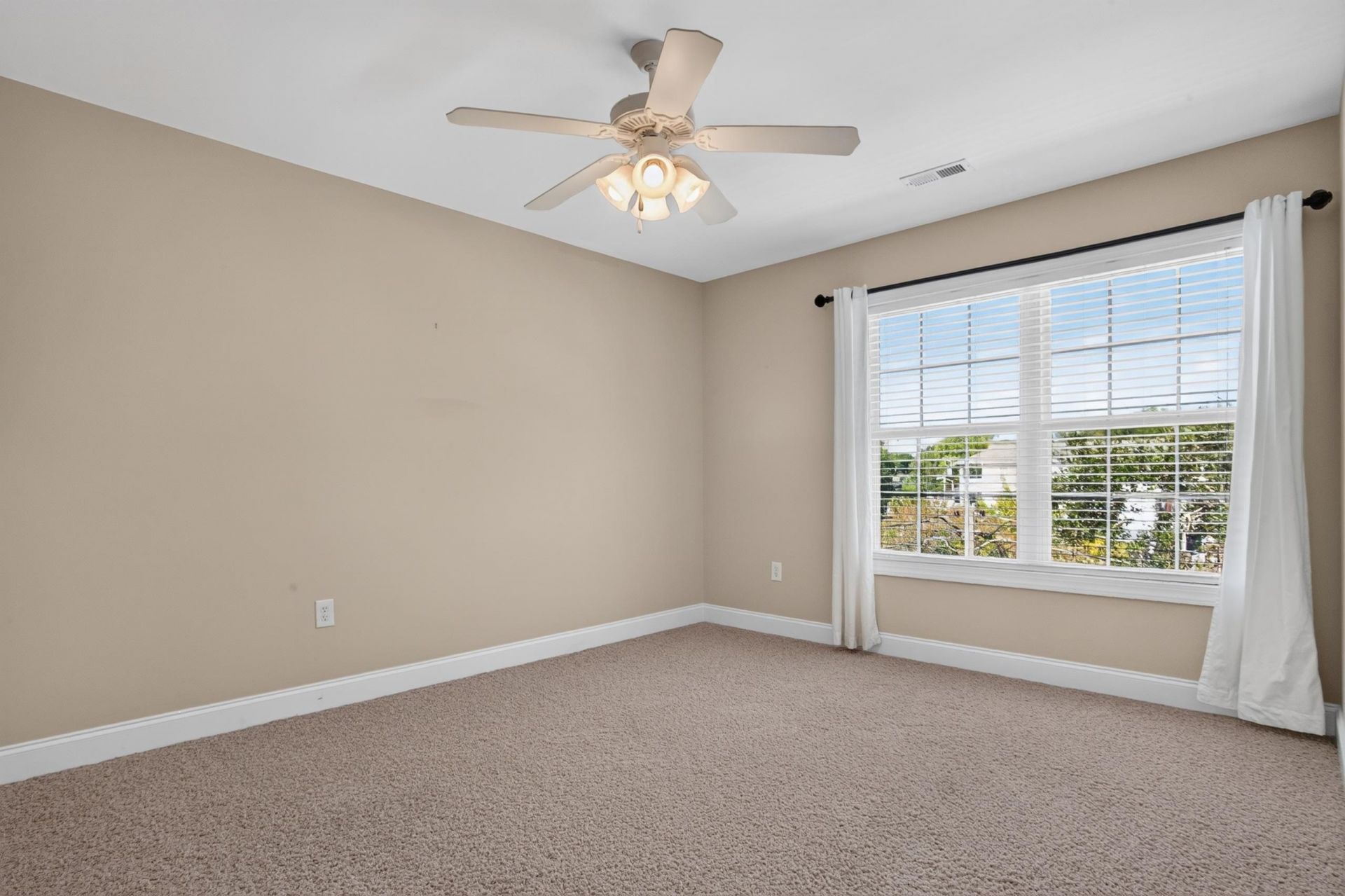 1005 Kelly Ct. Photo 21