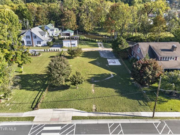 215 East Laurel Avenue, Damascus, VA 24236