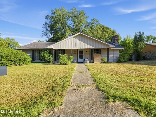 5424 Brookhollow Drive, Jackson, MS 39212