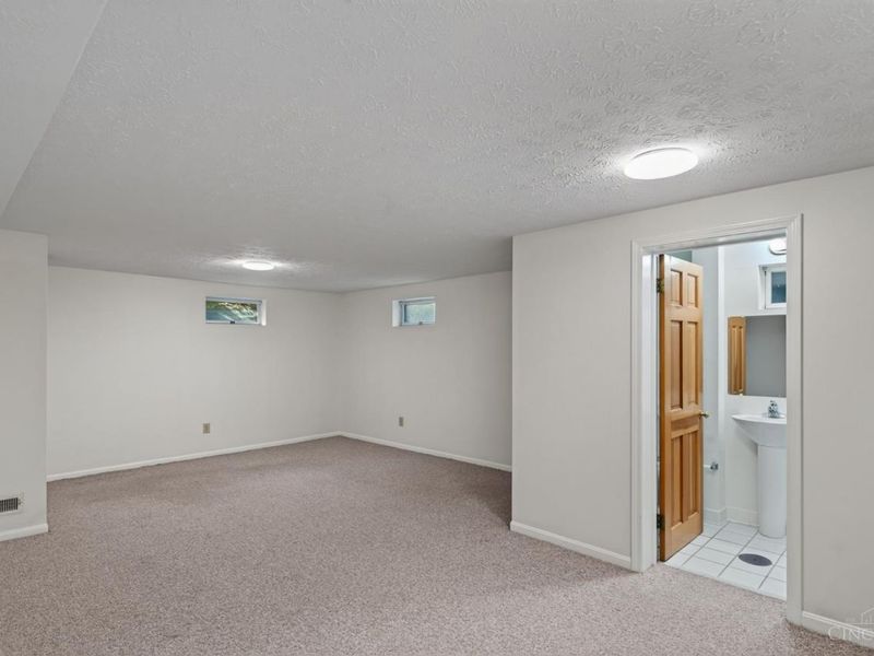 9043 Winton Road, Springfield Township, OH 45231 Photo 12
