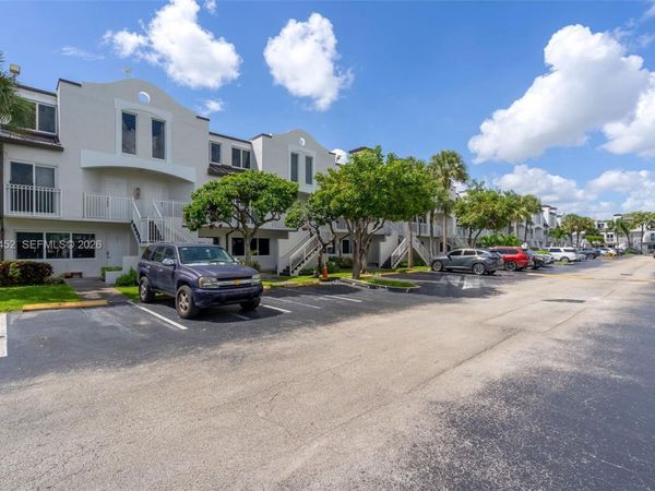 8630 NW 5th Ter , Unit 16-202, Miami, FL 33126