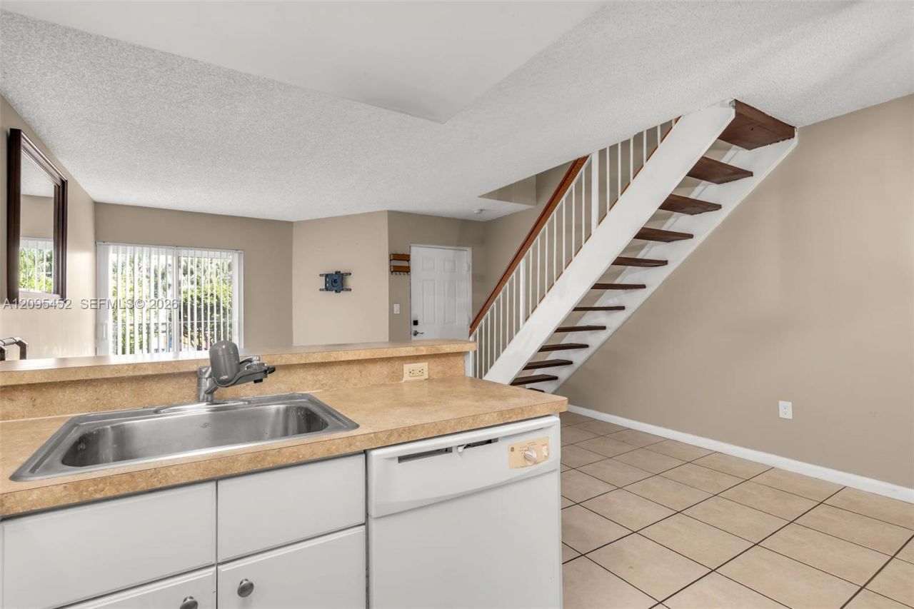 8630 NW 5th Ter , Unit 16-202, Miami, FL 33126 Photo