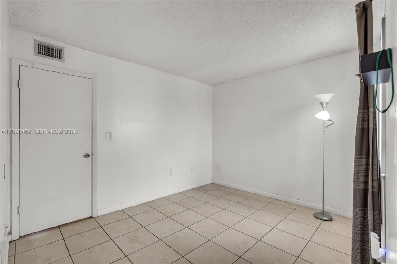 8630 NW 5th Ter , Unit 16-202, Miami, FL 33126 Photo