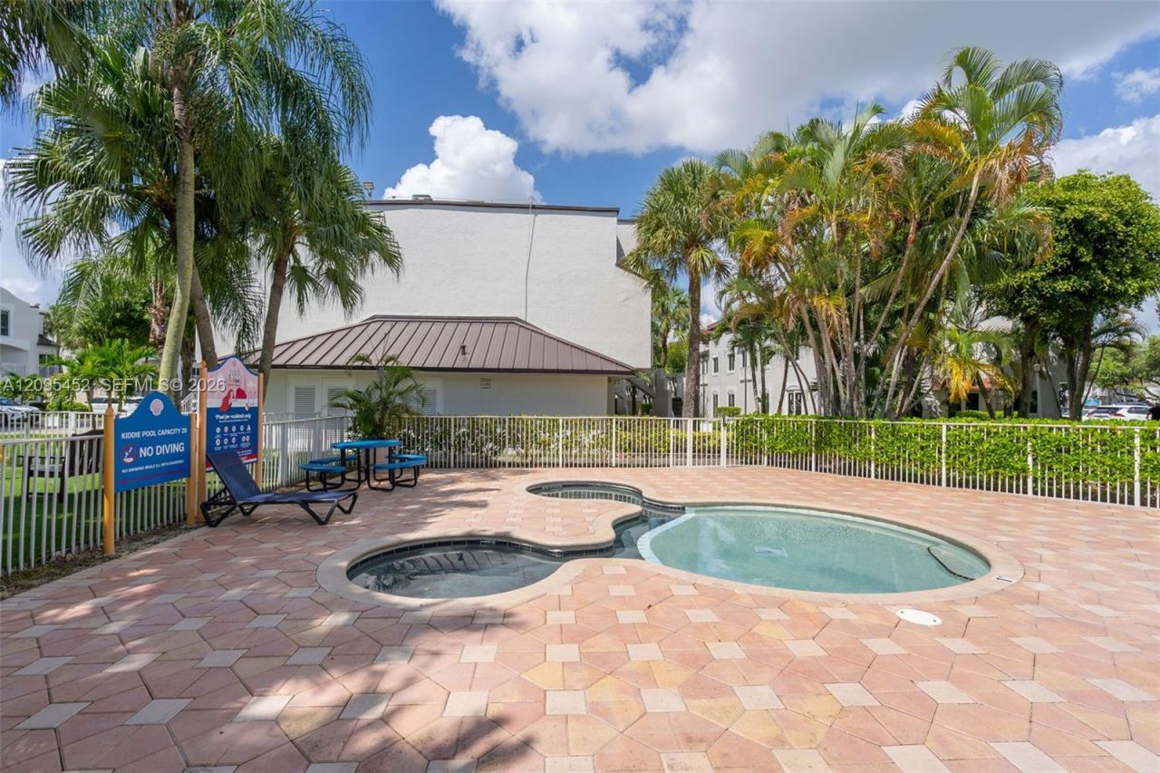 8630 NW 5th Ter , Unit 16-202, Miami, FL 33126 Photo