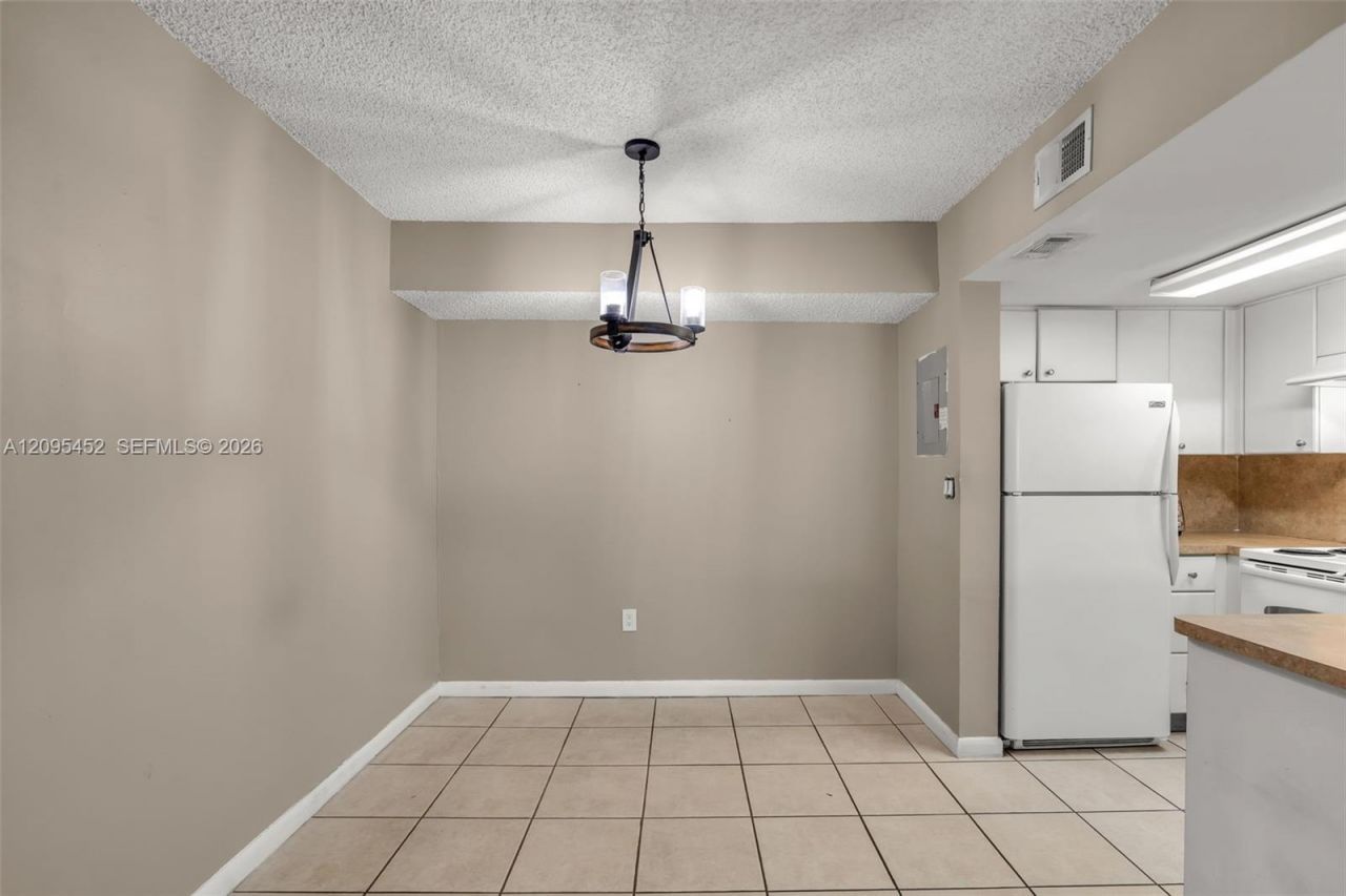8630 NW 5th Ter , Unit 16-202, Miami, FL 33126 Photo
