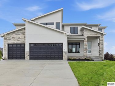 2432 S 182nd Circle, Omaha, NE 68130