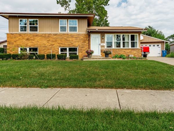 93 E Craig Drive , Chicago Heights, IL 60411