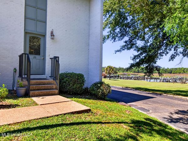 3230 Cumberland Road, Ocean Springs, MS 39564